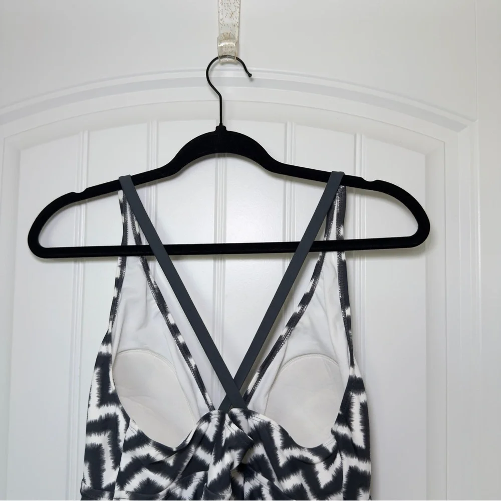 Liz Lange Maternity For Target Large Gray White Chevron Print One Piece Swimsuit